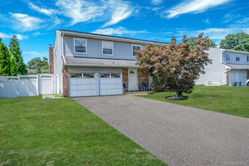 14 Lloyd Ln, Nesconset, NY, 11767-2209 | Card Image