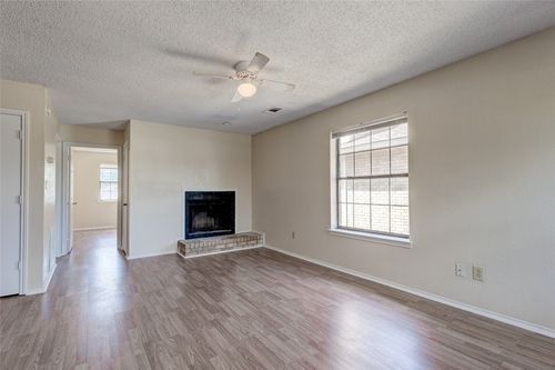 209 W Trinity St, Forney, TX, 75126-8562 | Card Image