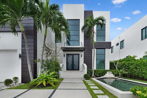 2040 Ne 121st Rd, North Miami, FL, 33181-3309 | Card Image