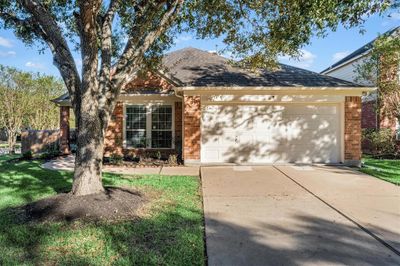 2901 Autumnbrook Lane, House other with 3 bedrooms, 2 bathrooms and null parking in Pearland TX | Image 1