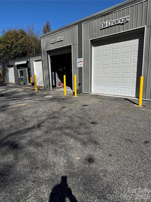 527 E Mills St, Columbus, NC, 28722-8748 | Card Image