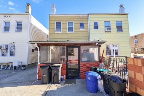 9422 124th St, South Richmond Hill, NY, 11419-1432 | Card Image