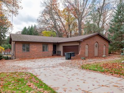 216 Beckwith Drive, House other with 3 bedrooms, 3 bathrooms and null parking in Battle Creek MI | Image 1