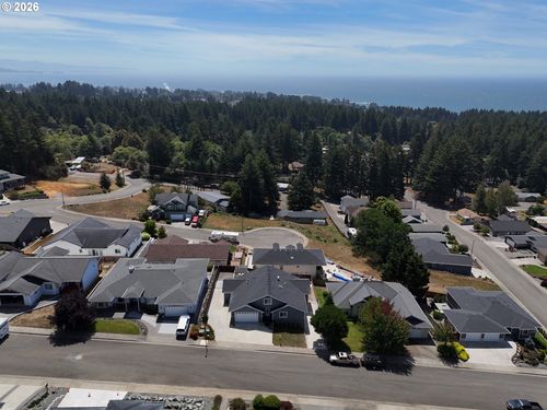 7175 Vista Ridge Dr, Brookings, OR, 97415-9105 | Card Image