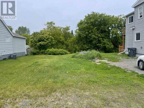268 Theresa St, Thunder Bay, ON, P7A5P9 | Card Image