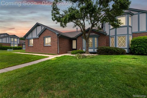 45511 Dover Dr, Macomb, MI, 48044-3833 | Card Image