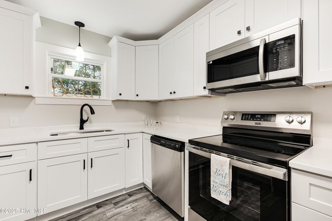 114 Nw 14 Th St, House other with 3 bedrooms, 2 bathrooms and null parking in Oak Island NC | Image 16