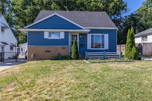 3299 Winthrop Dr, Parma, OH, 44134-4418 | Card Image