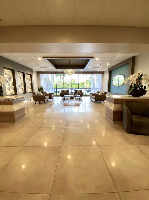 508-3701 N Country Club Dr, Aventura, FL, 33180-1718 | Card Image