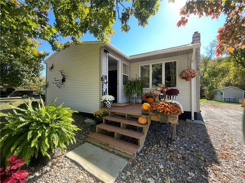 38 Elmhurst Cir, Auburn, NY, 13021-8400 | Card Image