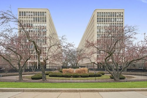 525s-1450 E 55th Place, Chicago, IL, 60637 | Card Image