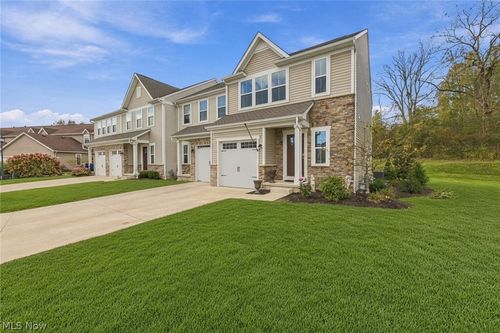 1055 Meadow Run, Copley, OH, 44321-2864 | Card Image