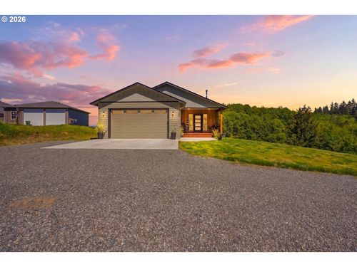 200 Red Hawk Dr, Castle Rock, WA, 98611-8068 | Card Image