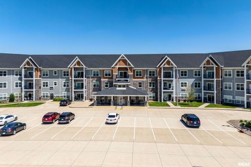 2592 Middle Rd, Bettendorf, IA, 52722-3401 | Card Image