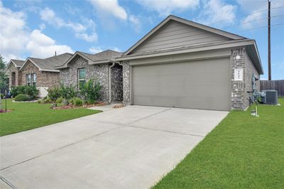 5643 Providence Green Court, House other with 3 bedrooms, 2 bathrooms and null parking in Katy TX | Image 2