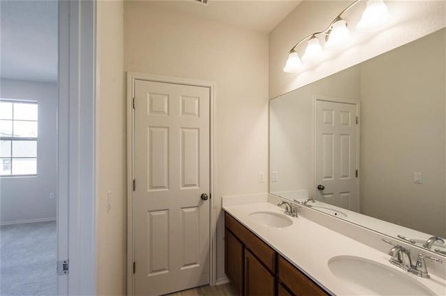 Full bath featuring double vanity | Image 25