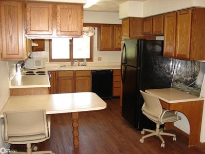 702 & 704 S Adams Ct., Home with 2 bedrooms, 1 bathrooms and 1 parking in Mount Pleasant IA | Image 3