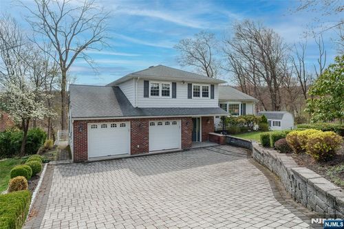20 Stony Hill Ct, Butler, NJ, 07405-1936 | Card Image