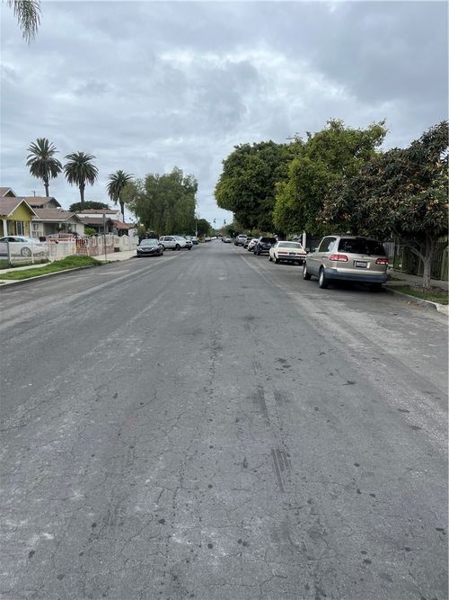 1725 W 38th St, LOS ANGELES, CA, 90062-1017 | Card Image