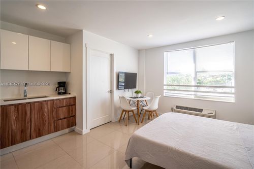 apt-24-924 Marseille Dr, Miami Beach, FL, 33141-2907 | Card Image