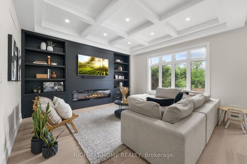 262 Senlac Rd, North York, ON, M2R1P8 | Card Image