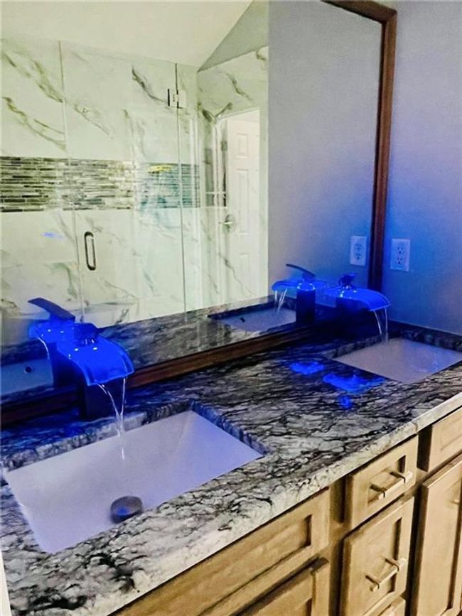 7675 Lanier View Rdg, House other with 3 bedrooms, 2 bathrooms and 2 parking in Cumming GA | Image 32