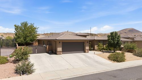 648 N 2875 W, Hurricane, UT, 84737-3527 | Card Image