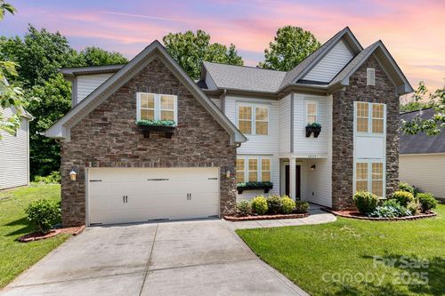 10129 Loch Lomond Dr, Charlotte, NC, 28278-6623 | Card Image