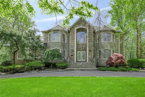 19 Coe Farm Rd, Montebello, NY, 10901-2908 | Card Image