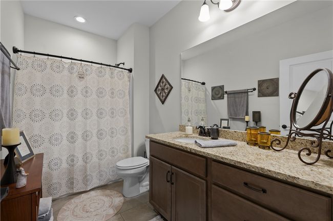 Upper level guest bath. | Image 26