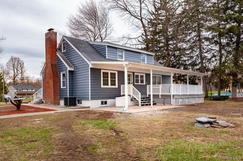 15 Waring Rd, Newburgh, NY, 12550-2641 | Card Image