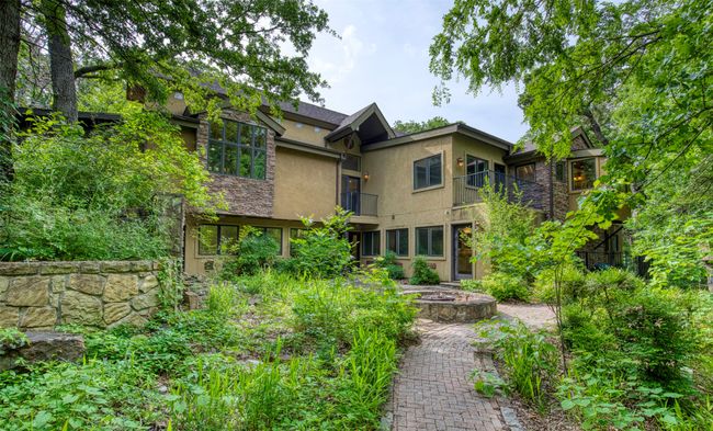 Back of home showcasing landscaping and pathways. | Image 31