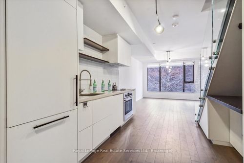330-35 Wabash Ave, Toronto, ON, M6R0A9 | Card Image