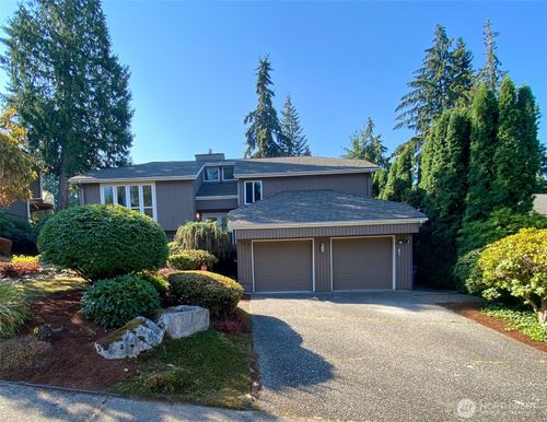 18217 Ne 21st St, Redmond, WA, 98052-6044 | Card Image