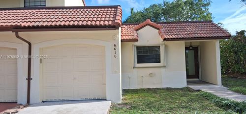 0-6618 Nw 188th Ln, Hialeah, FL, 33015-4739 | Card Image