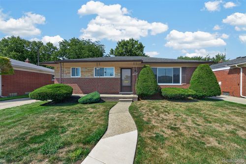 28371 Los Olas Dr, Warren, MI, 48093-4945 | Card Image