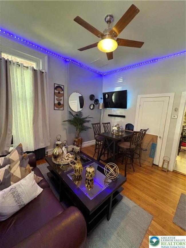 Front apt-living room | Image 9