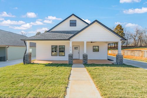 924 Stratford Ave, Sweetwater, TN, 37874-2501 | Card Image