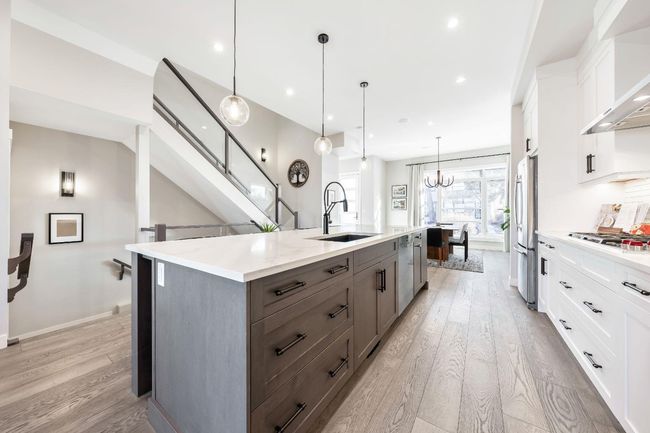 2523 21 St Sw, Home with 4 bedrooms, 3 bathrooms and 2 parking in Calgary AB | Image 9
