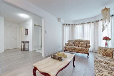 6182 Silken Laumann Way, House other with 4 bedrooms, 3 bathrooms and 4 parking in Mississauga ON | Image 3