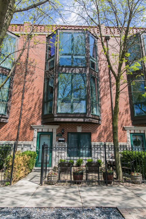 2005 Hoyne Ave, Chicago, IL, 60647-4522 | Card Image