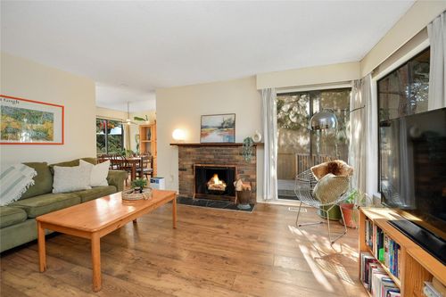 4039 Daffodil Pl, Saanich, BC, V8Z6G1 | Card Image