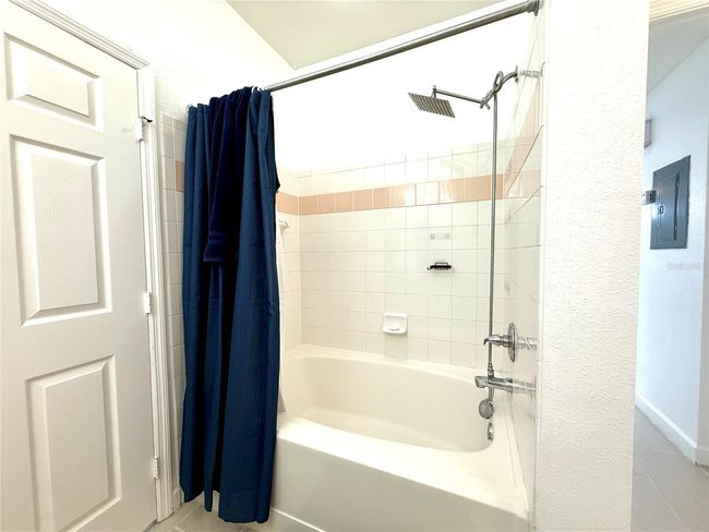 9650 - 9650 Lake Chase Island Way, Condo with 1 bedrooms, 1 bathrooms and null parking in TAMPA FL | Image 11