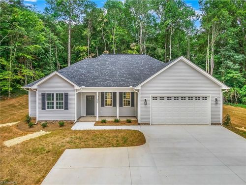 508 Carolina Ave, Yadkinville, NC, 27055-8207 | Card Image
