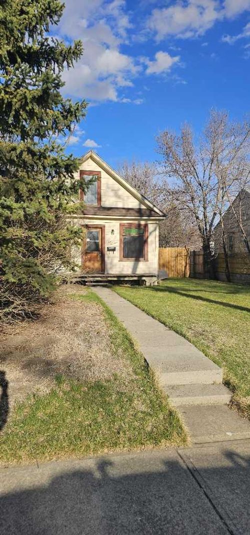 419 12 St N, Lethbridge, AB, T1H2G6 | Card Image