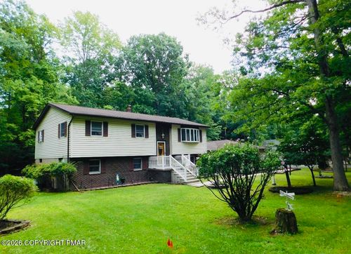 154 Lake Dr, Nesquehoning, PA, 18240-2105 | Card Image
