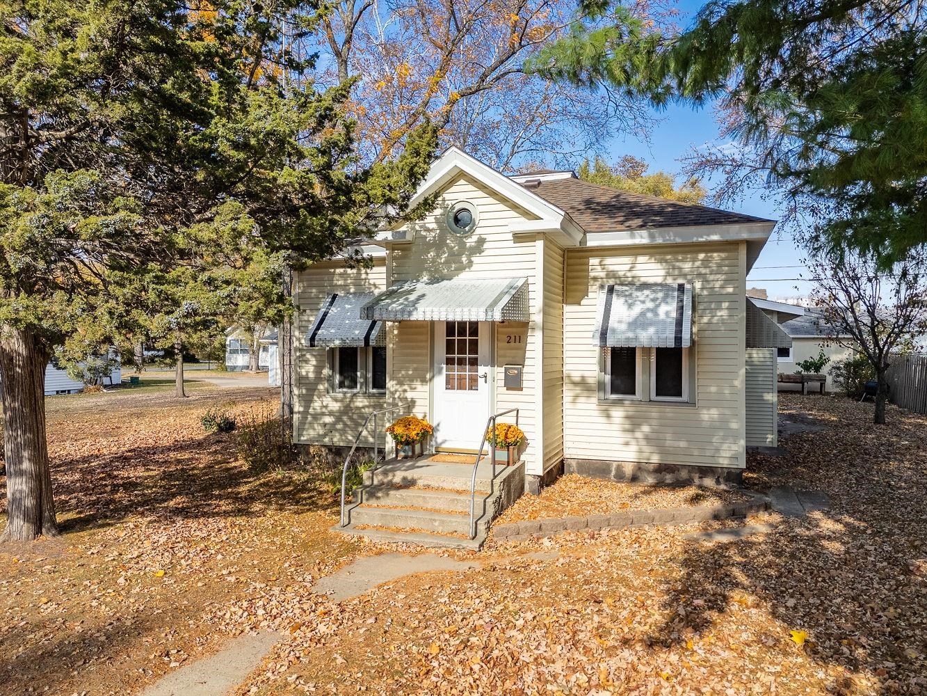 211 E Marion Street, For Sale in PORTAGE Zoocasa