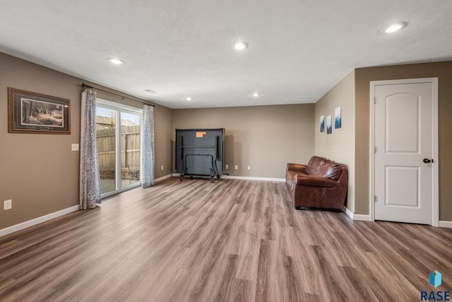 100 Oak Ave, House other with 6 bedrooms, 4 bathrooms and null parking in Crooks SD | Image 38
