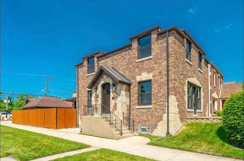 7137 N Francisco Ave, Chicago, IL, 60645-2940 | Card Image