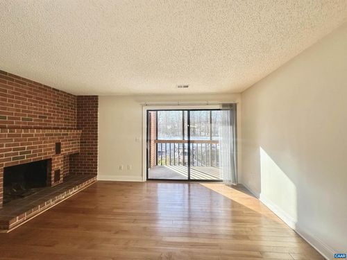 apt-5-101 Turtle Creek Rd, CHARLOTTESVILLE, VA, 22901-6729 | Card Image